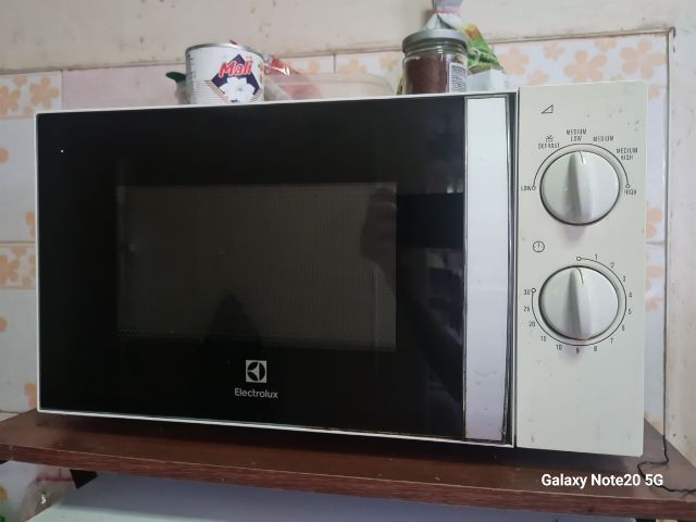 ไมโครเวฟ electrolux รุ่น EMM2023MW (มือสอง) รูปที่ 2
