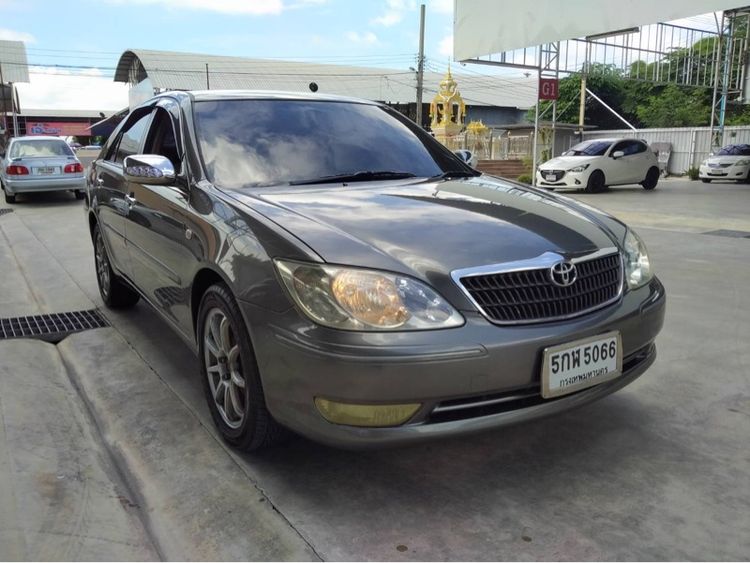 รถ Toyota Camry 2.0 E สี เทา