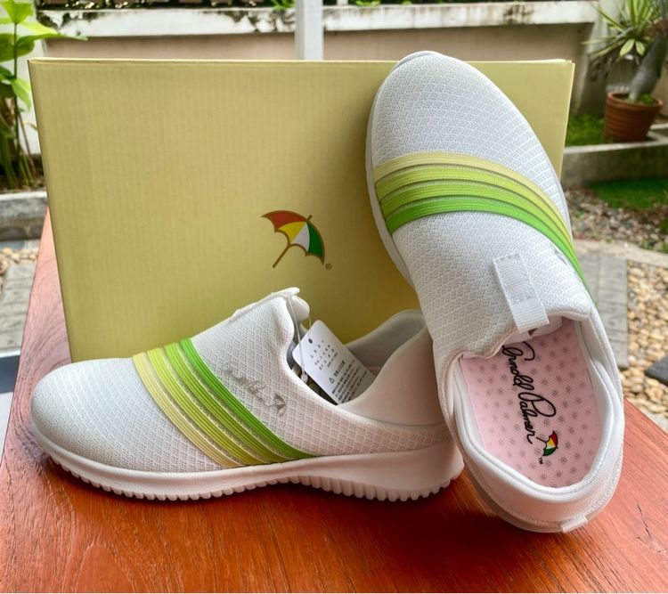 รองเท้าผ้าใบแบรนด์แท้ รูปที่ 2