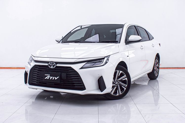 รถ Toyota Yaris ATIV 1.2 Sport สี ขาว