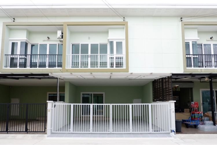 ขายบ้านทาวน์โฮม 2 ชั้น หมู่บ้านเดอะไพร์ซ ศรีราชา (ชากค้อ–หนองยายบู่) แบบบ้านใหญ่ 3 ห้องนอน 3 ห้องน้ำ