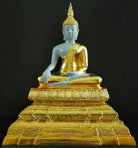 พระพุทธชัยมงคล  วัดใหญ่ชัยมงคล  ปิดทอง 