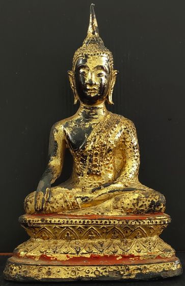 พระรัตนะ หน้าตัก 3.6 นิ้ว สูง 7 นิ้ว  ใต้ฐานดินไทย 