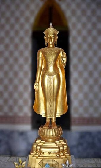 พระพุทธสุริโยทัยสิริกิติ์ฑีฆายุมงคล ส ก  วัดพระแก้ว ปิดทอง รูปที่ 2