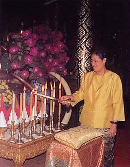 พระพุทธชินราช  ส ธ  วัดพระศรีรัตนมหาธาตุวรมหาวิหาร  ปี 2546 รูปที่ 3