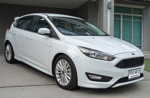 รถ Ford Focus 1.5 Sport สี ขาว