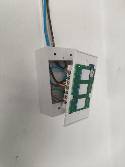 ติดตั้งประตูม้วนไฟฟ้า รีโมท ระบบสัมผัสประตู