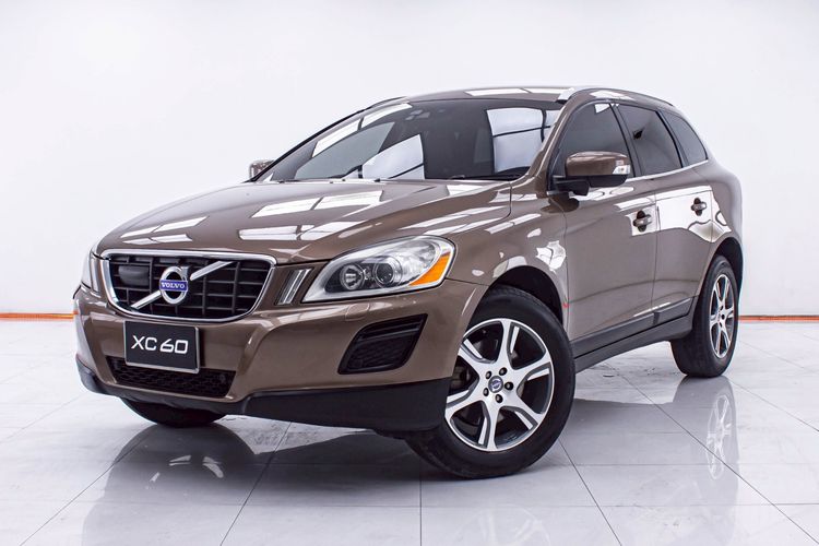 รถ Volvo XC60 2.0 D3 สี น้ำตาล