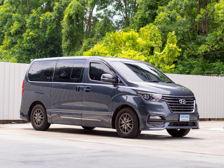 รถ Hyundai H-1  2.5 Elite สี เทา