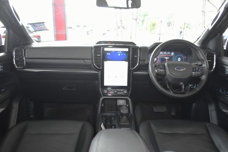 Ford Everest 2024 2.0 Titanium Plus 4WD Utility-car ดีเซล ไม่ติดแก๊ส เกียร์อัตโนมัติ ดำ รูปที่ 4