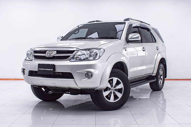 รถ Toyota Fortuner 2.7 V สี เทา
