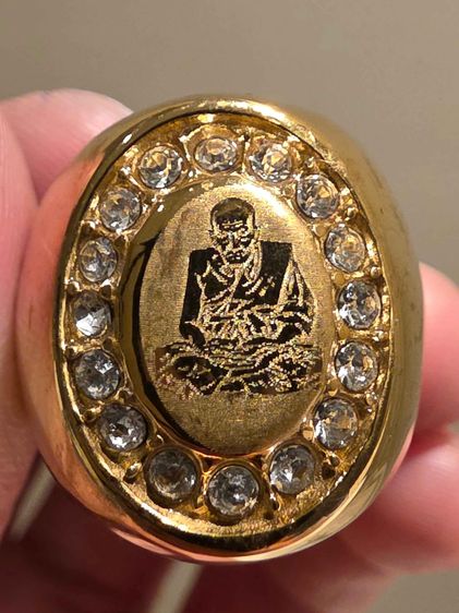 แหวน หัวรูป หลวงปู่ทวด สวยหายาก รุ่นเก่า ของเก่าเก็บ สีทองล้อมเพชร ขนาดมาตรฐาน เบอร์ 9-10 ขายตามสภาพ พร้อมส่งครับ รูปที่ 7