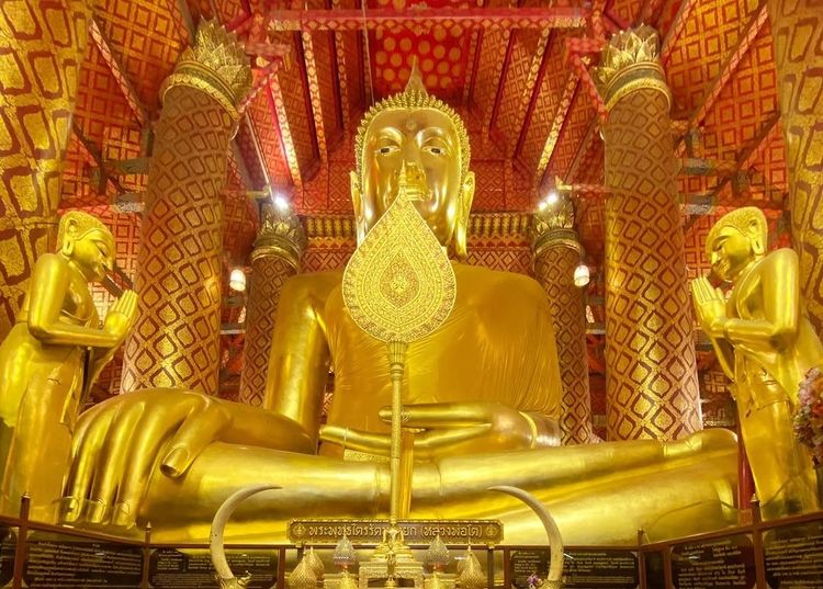หลวงพ่อโต วัดพนัญเชิง รุ่น เฮง เฮง เฮง  ปิดทอง 9 นิ้ว   ปี 47   รูปที่ 2