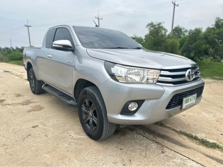 รถ Toyota Hilux Revo 2.4 E 4WD สี เทา