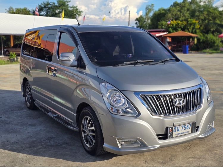 รถ Hyundai H-1  2.5 Deluxe สี เทา