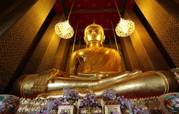 หลวงพ่อโต วัดกัลยาณมิตร รุ่นบูรณะหอพระธรรมฯ  9 นิ้ว ปี 45 รูปที่ 2