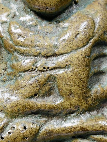 มีสร้อยสังวาลย์  ให้เช่าบูชา พระบ้าน รูปหล่อหลวงพ่อเงิน วัดบางคลาน พิมพ์สามชาย ผิวเปิด มีร่องรอยเม็ดทราย รูปที่ 7