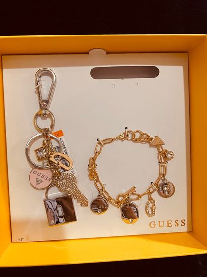 Guess แท้ 💯  เซท สร้อยข้อมือ และ พวงกุญแจ  รูปที่ 2