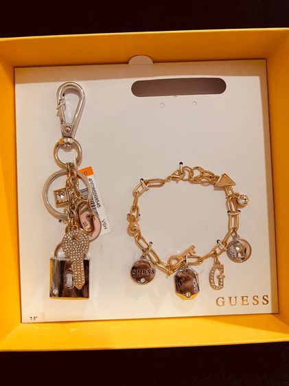 Guess แท้ 💯  เซท สร้อยข้อมือ และ พวงกุญแจ  รูปที่ 3