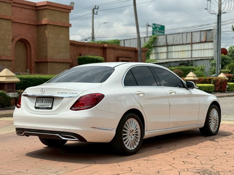 Mercedes-Benz C-Class 2015 C300 Sedan เบนซิน เกียร์อัตโนมัติ ขาว รูปที่ 4