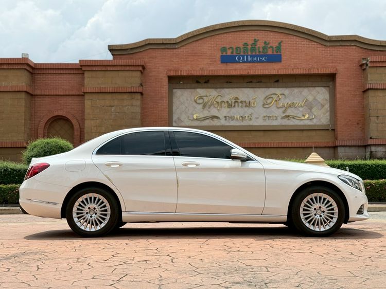 Mercedes-Benz C-Class 2015 C300 Sedan เบนซิน เกียร์อัตโนมัติ ขาว รูปที่ 3