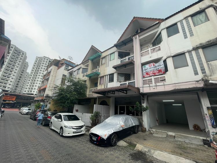 ✅ 2.89 ลบ.🌈อาคารพาณิชย์ พัฒนาการ 74 - 3 ชั้น ครึ่ง รีโนเวท🌃🌇ลดจาก 4.5 ล้าน📌ราคาต่ำกว่าตลาด  🌈ใกล้หมู่บ้านเมืองทอง 2 