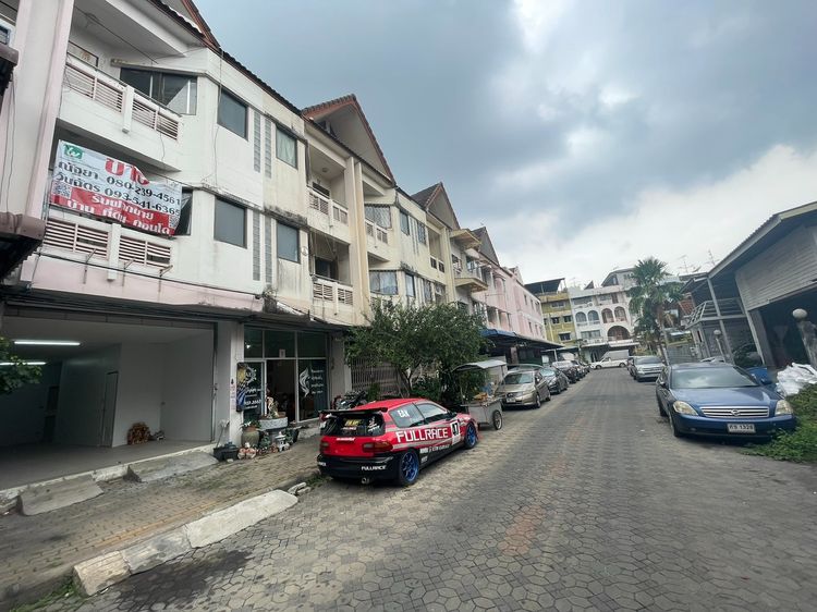 อื่นๆ ไม่มี สร้างเสร็จก่อน 2010 ✅ 2.89 ลบ.🌈อาคารพาณิชย์ พัฒนาการ 74 - 3 ชั้น ครึ่ง รีโนเวท🌃🌇ลดจาก 4.5 ล้าน📌ราคาต่ำกว่าตลาด  🌈ใกล้หมู่บ้านเมืองทอง 2  รูปที่ 2