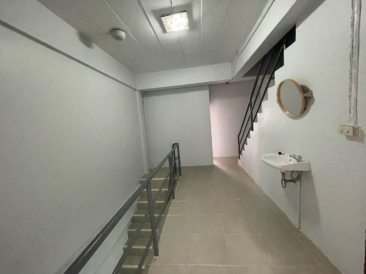 อื่นๆ ไม่มี สร้างเสร็จก่อน 2010 ✅ 2.89 ลบ.🌈อาคารพาณิชย์ พัฒนาการ 74 - 3 ชั้น ครึ่ง รีโนเวท🌃🌇ลดจาก 4.5 ล้าน📌ราคาต่ำกว่าตลาด  🌈ใกล้หมู่บ้านเมืองทอง 2  รูปที่ 4