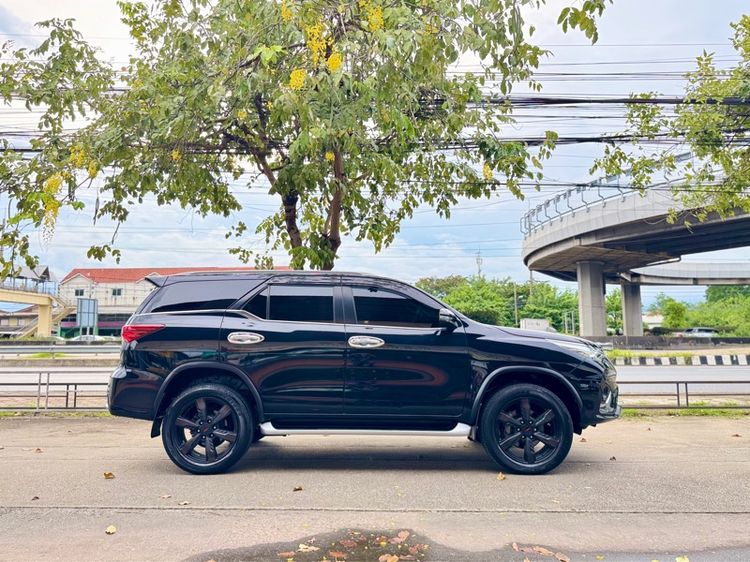 Toyota Fortuner 2018 2.8 TRD Sportivo 4WD Utility-car ดีเซล ไม่ติดแก๊ส เกียร์อัตโนมัติ ดำ รูปที่ 3