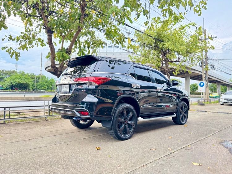 Toyota Fortuner 2018 2.8 TRD Sportivo 4WD Utility-car ดีเซล ไม่ติดแก๊ส เกียร์อัตโนมัติ ดำ รูปที่ 4