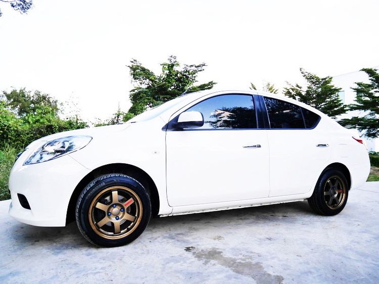 รถ Nissan Almera 1.2 V สี ขาว