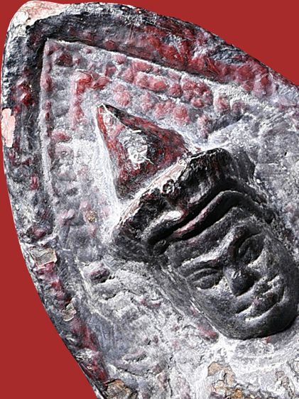 เนื้อชินสนิมแดง ให้เช่าบูชา พระกรุ พระร่วงยืน หลังลายผ้า หน้ายักษ์ กรุวัดพระศรีมหาธาตุ ลพบุรี 