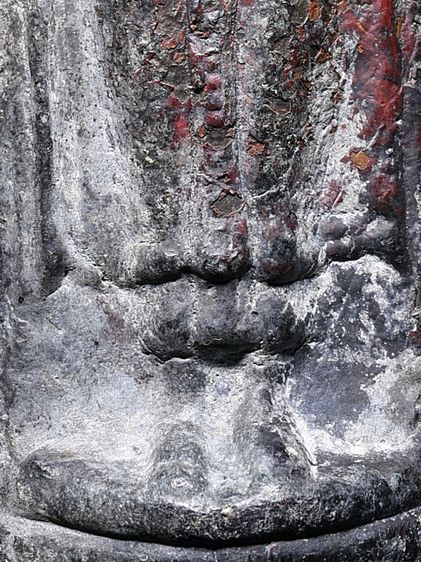 เนื้อชินสนิมแดง ให้เช่าบูชา พระกรุ พระร่วงยืน หลังลายผ้า หน้ายักษ์ กรุวัดพระศรีมหาธาตุ ลพบุรี  รูปที่ 12