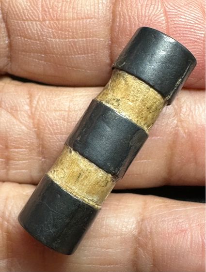 เครื่องรางของขลัง ตะกรุดไม้ไผ่ ล.ป.จันทร์ วัดนางหนู ลพบุรี เลี่ยมเงินโบราณ  รูปที่ 4