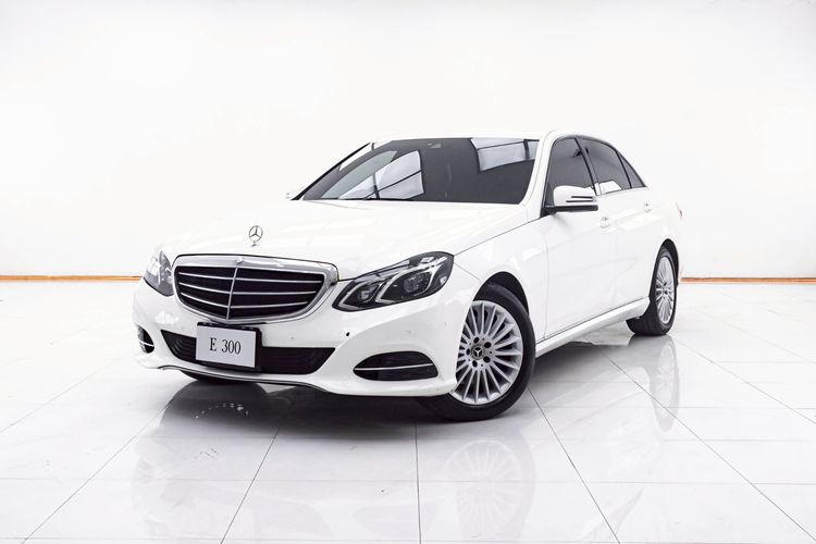 Mercedes-Benz E-Class 2014 E300 Sedan ไฮบริด ไม่ติดแก๊ส เกียร์อัตโนมัติ ขาว
