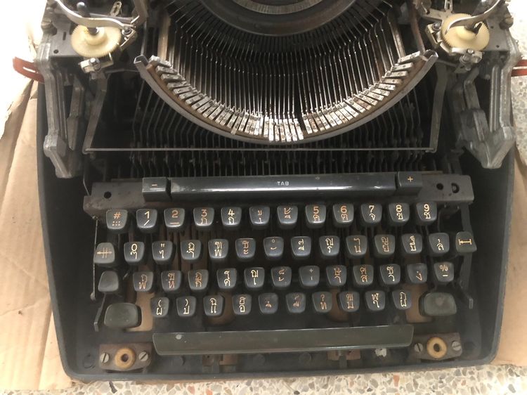 เครื่องพิมพ์ดีด Olympia SG-3 แป้นพิมพ์ไทย หายาก น่าสะสม เหมาะใช้งานหรือเป็นของตกแต่งวินเทจ (นัดรับบางบอน 1) รูปที่ 4