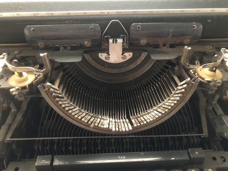 เครื่องพิมพ์ดีด Olympia SG-3 แป้นพิมพ์ไทย หายาก น่าสะสม เหมาะใช้งานหรือเป็นของตกแต่งวินเทจ (นัดรับบางบอน 1) รูปที่ 5