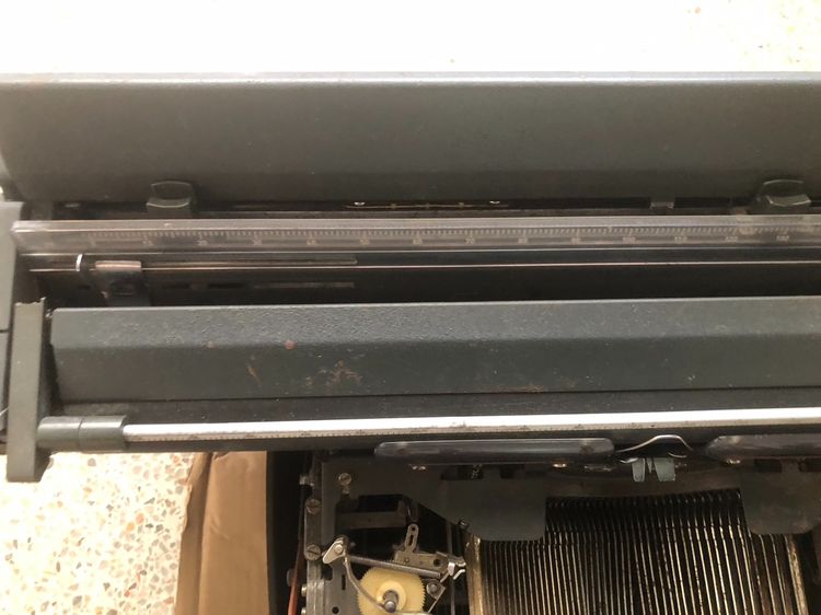 เครื่องพิมพ์ดีด Olympia SG-3 แป้นพิมพ์ไทย หายาก น่าสะสม เหมาะใช้งานหรือเป็นของตกแต่งวินเทจ (นัดรับบางบอน 1) รูปที่ 9