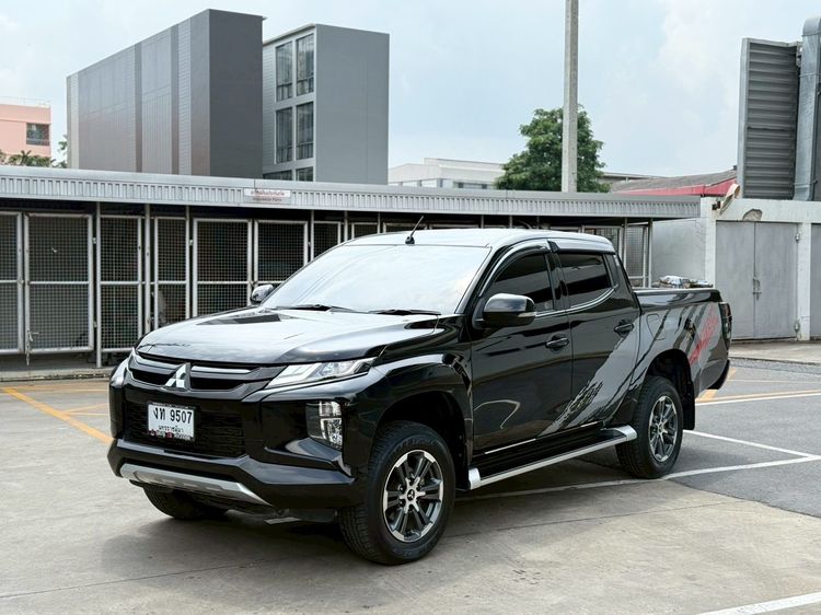 รถ Mitsubishi Triton 2.4 GT Plus สี ดำ