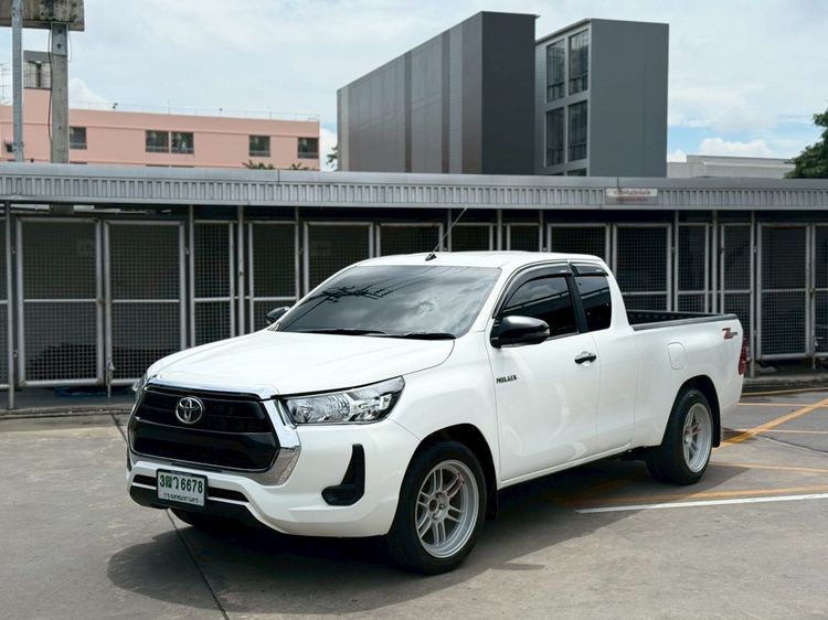 รถ Toyota Hilux Revo Double Cab 2.4 Entry Z Edition สี ขาว