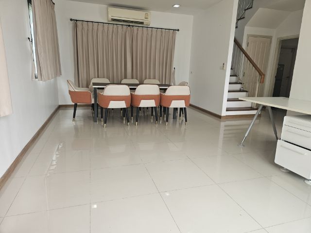 อื่นๆ มีบางส่วน 2017 ไม่ใช่ บ้านเดี่ยว 3ชั้น5นอน4น้ำโถง ใหญ่จอดรถ4คันมีสวนสวย รูปที่ 3