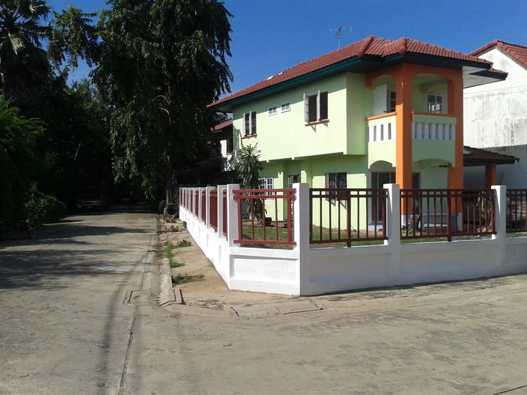 ไม่ใช่ บ้านเดี่ยว 2ชั้น 4ห้องนอน สภาพดีมาก พร้อมอยู่ ใกล้ โกลบอลล์ และ แมคโคร รูปที่ 3