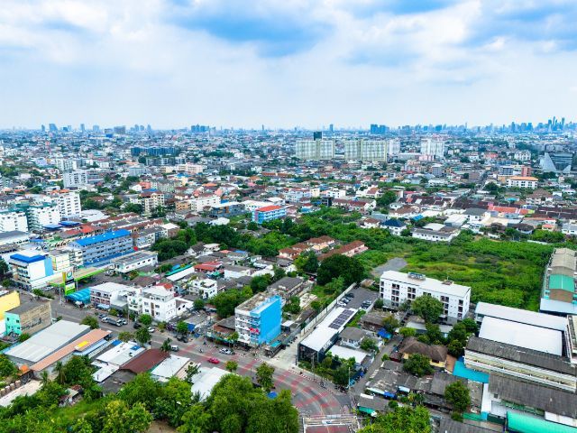 ขายที่ดินพร้อมอาคารพาณิชย์ ติดถนนลาดพร้าววังหินระหว่าง 19 - 21 จอดรถได้หลายคัน  ติดต่อเจ้าของ T. 097-921-9719 รูปที่ 2