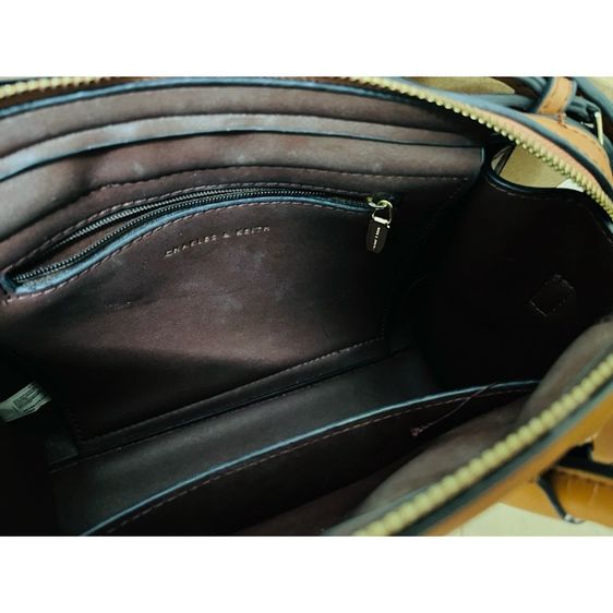 CHARLES KEITH กระเป๋าสะพายทรงหมอนสีน้ำตาล Bags. Brown mid-sized top handle bag รูปที่ 5