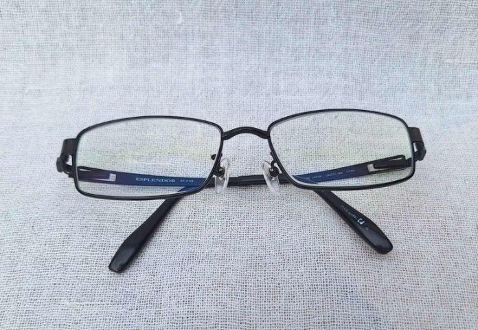 แว่นสายตาแฮนด์คราฟท์จากเมืองซาบาเอะ ราชธานีแว่นตาของญี่ปุ่น ESPLENDOR โดยยอดฝีมือ FUKUI MEGANE กรอบไทเทเนียมบริสุทธิ์ เลนส์บลูโพรเทค มัลติโค้ท ค่าสายตายาว 150 ...Authentic ESPLENDOR By Fukui Megane Handcrafted in Sabae, Japan
 รูปที่ 9