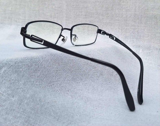 แว่นสายตาแฮนด์คราฟท์จากเมืองซาบาเอะ ราชธานีแว่นตาของญี่ปุ่น ESPLENDOR โดยยอดฝีมือ FUKUI MEGANE กรอบไทเทเนียมบริสุทธิ์ เลนส์บลูโพรเทค มัลติโค้ท ค่าสายตายาว 150 ...Authentic ESPLENDOR By Fukui Megane Handcrafted in Sabae, Japan
 รูปที่ 11