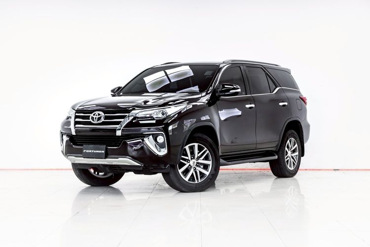 รถ Toyota Fortuner 2.8 V 4WD สี น้ำตาล