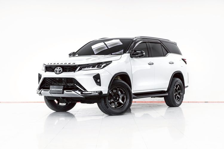 รถ Toyota Fortuner 2.8 LEGENDER 4WD AT สี ขาว