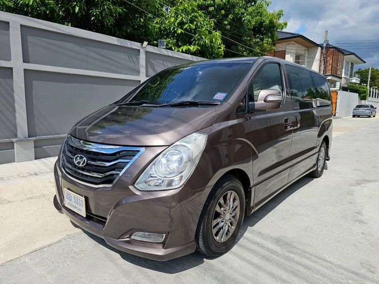 รถ Hyundai H-1  2.5 Deluxe สี น้ำตาล