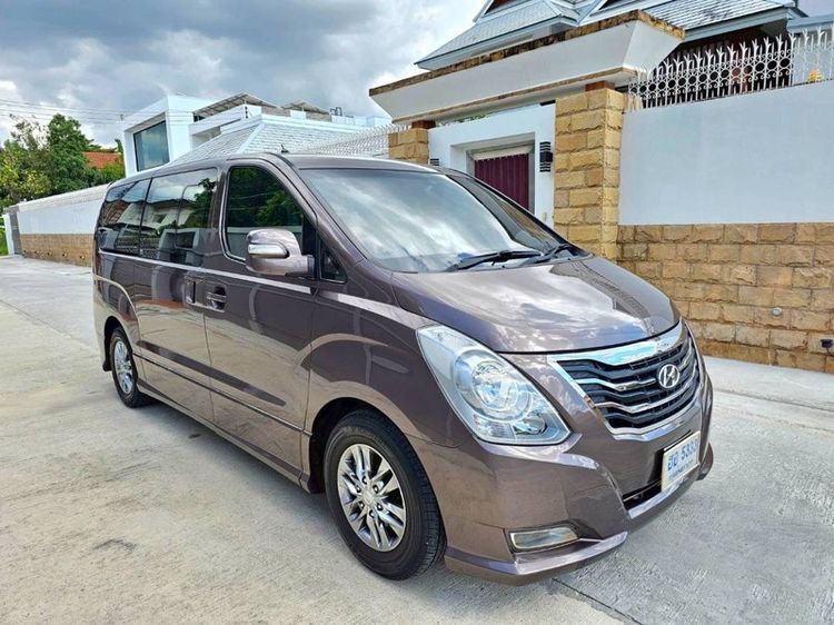 Hyundai H-1  2014 2.5 Deluxe Van ดีเซล ไม่ติดแก๊ส เกียร์อัตโนมัติ น้ำตาล รูปที่ 2